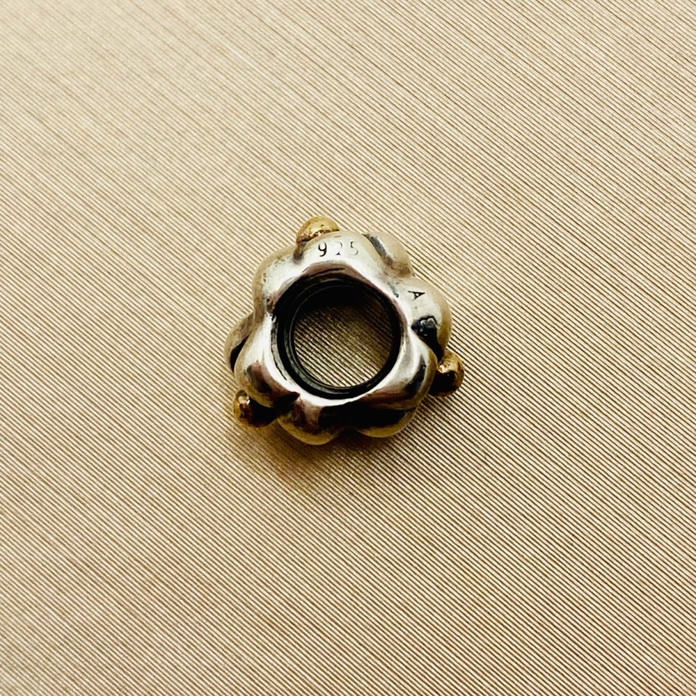 EUC Pandora 790125 Sterling Silver & 14k Yellow Gold Tipped Flower Charm - Picture 9 of 10